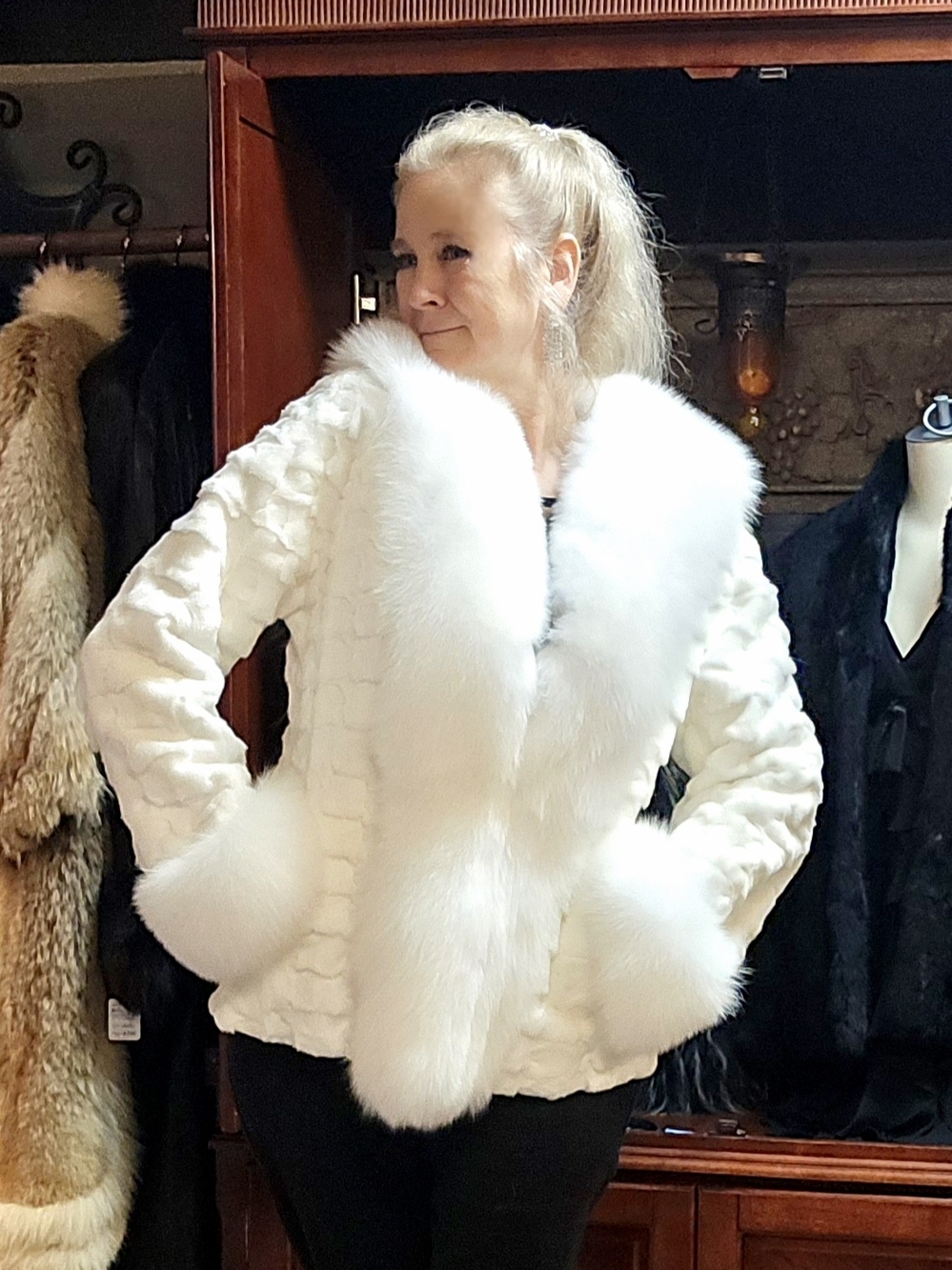 NWT Gorgeous White Mink Fur Coat with White Fox Trim sz M-L - Picture 5 of 17